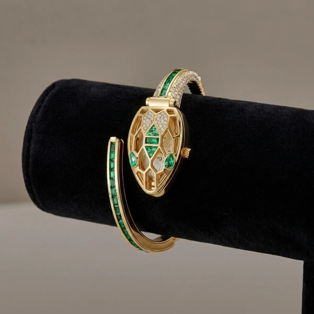 Reloj de Pulsera Femenino Dorado con Resistencia al Agua 3 ATM